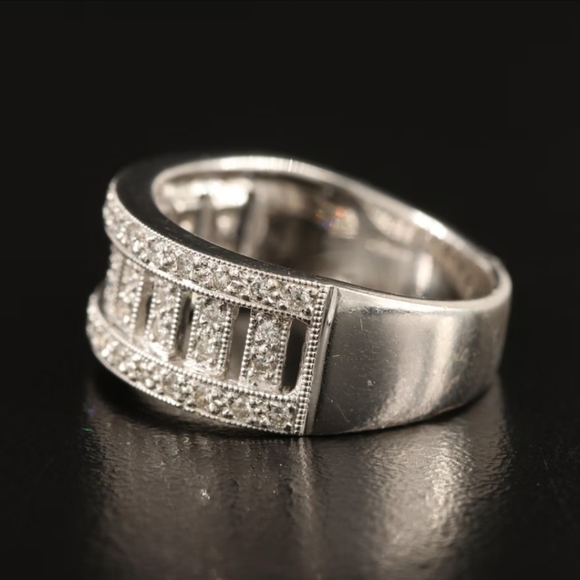 18k Diamond Ring - Picture 5 of 8